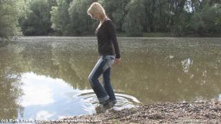 EE Wetlook, sample of Carmen in jeans in pond