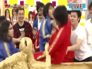 Japanese girl dunk in golden slime!