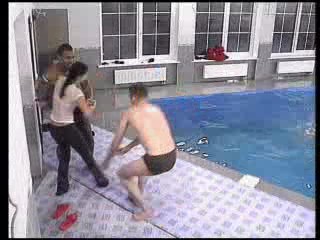 Russian Big Brother - jeans in pool