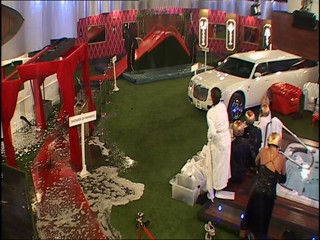 Celebrity Big Brother - Red Carpet Obstacle Course - Clip 5/6