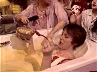 Pyjama Party - Cream Bath Tub