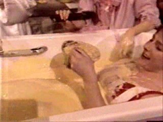 Pyjama Party - Cream Bath Tub