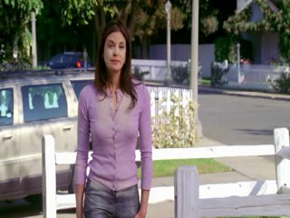 Desperate Housewives - Every Day a Little Death - Garden shower
