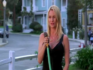 Desperate Housewives - Every Day a Little Death - Garden shower