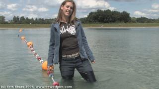 EE Wetlook, sample of Chantal in jeanswear in lake