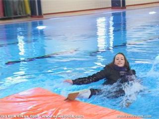 EE Wetlook, sample of Lisette in winterclothes in swimming pool