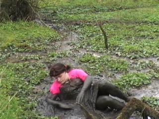 Mud bathing (TV/TG)
